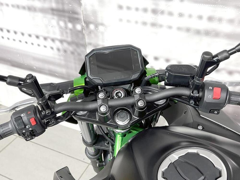 Kawasaki Z 500 SE (2024 - 26) (5)