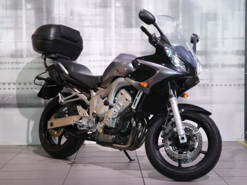 Yamaha FZ6 Fazer (2004 - 07)