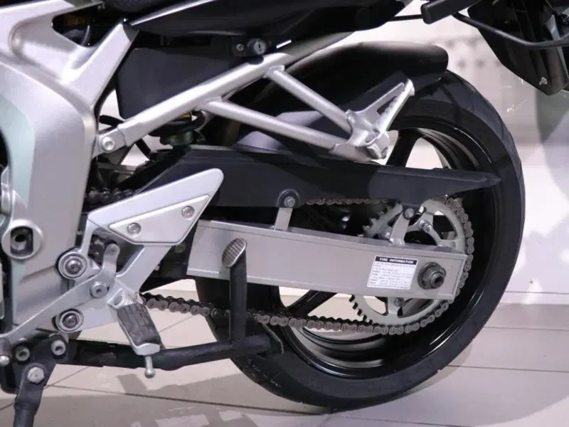Yamaha FZ6 Fazer (2004 - 07) (5)