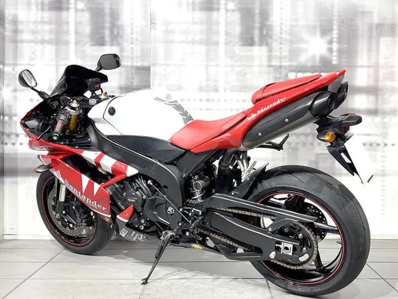 Yamaha YZF R1 (2006 - 07) (2)