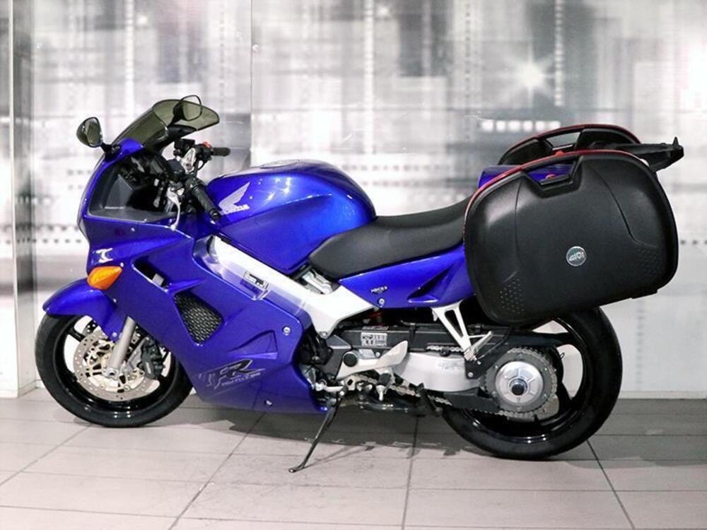 Honda VFR 800 (1998 - 01) (2)