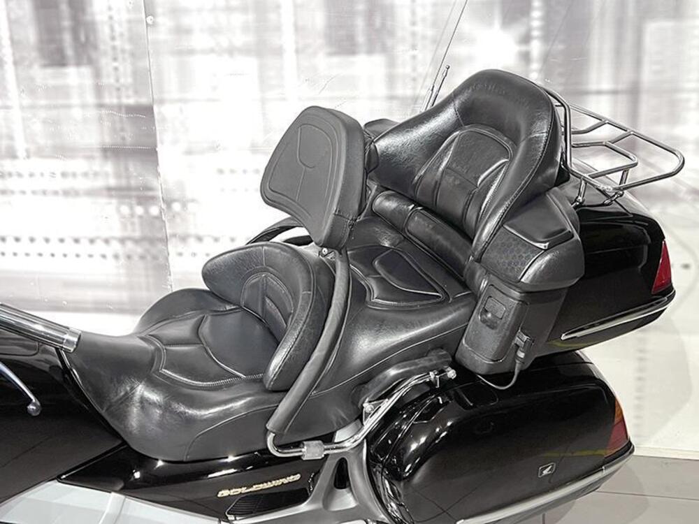 Honda GL 1800 Gold Wing (2000 - 05) (3)