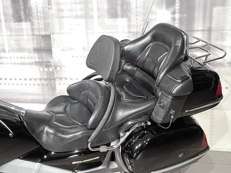 Honda GL 1800 Gold Wing (2000 - 05) (3)