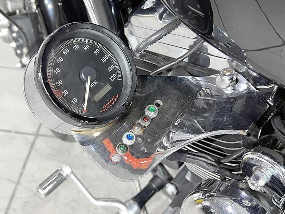 Harley-Davidson 1200 Custom (2017) - XL 1200C (5)