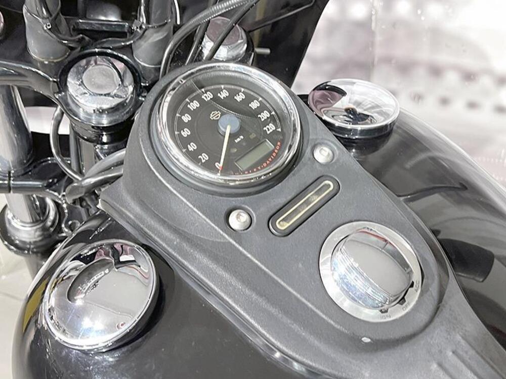 Harley-Davidson 1690 Street Bob (2017) - FXDB (5)