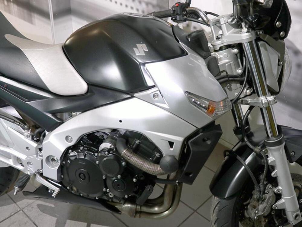 Suzuki GSR 600 (2006 - 11) (5)