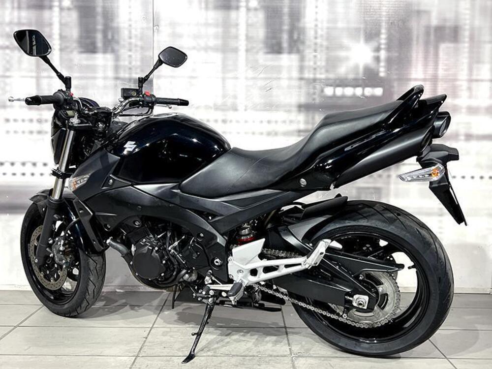 Suzuki GSR 600 (2006 - 11) (2)