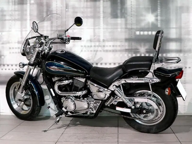 Suzuki Marauder VZ 800 (2)
