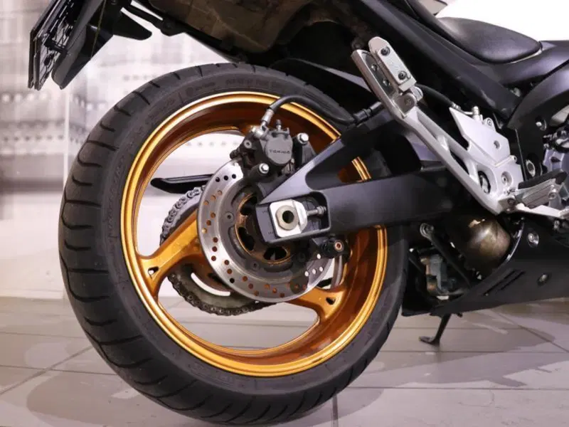 Suzuki GSR 600 (2006 - 11) (4)