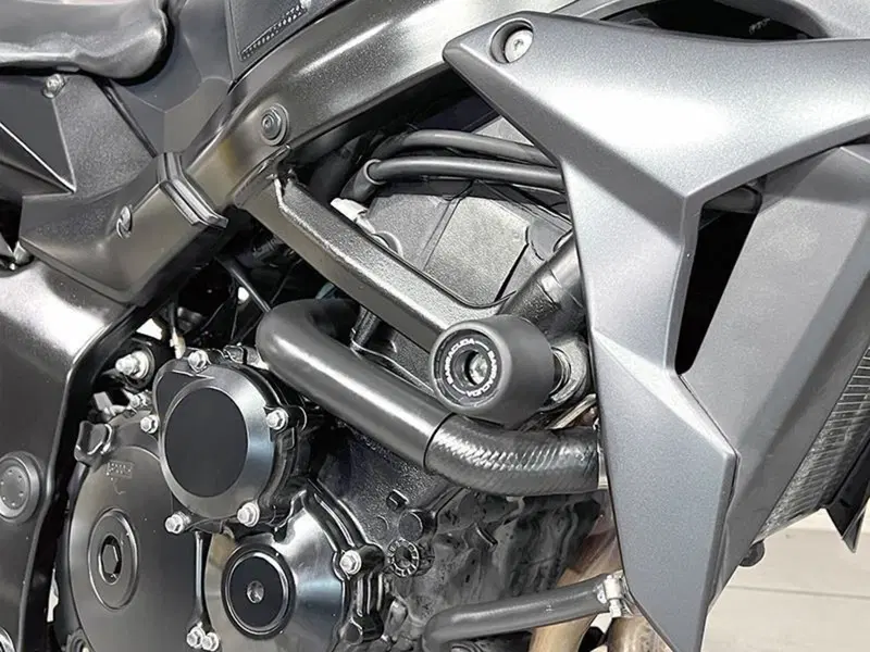 Suzuki GSR 750 (2010 - 15) (4)
