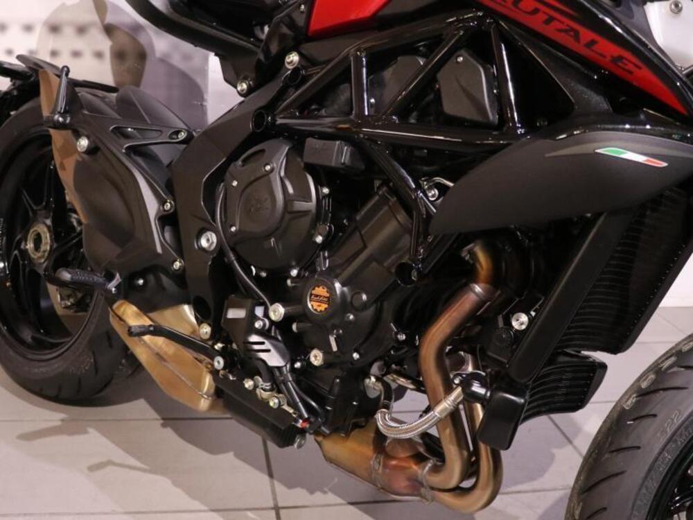 MV Agusta Brutale 800 Rosso (2021 - 23) (3)