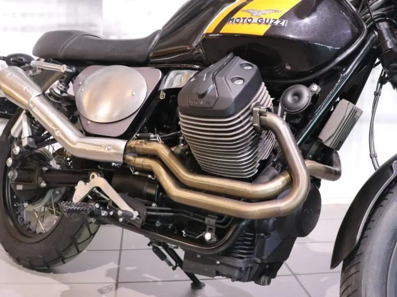 Moto Guzzi V7 II Racer (2015 - 17) (3)