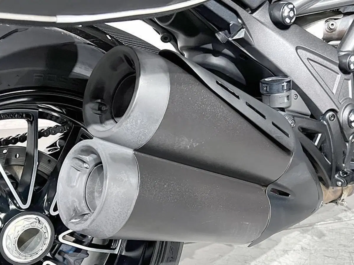 Ducati Diavel 1200 (2010 - 13) (4)