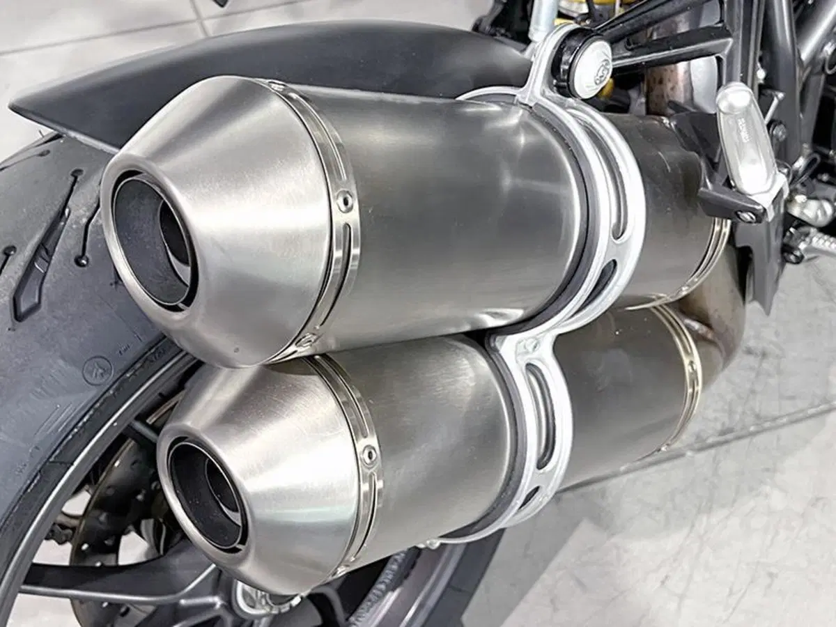 Ducati Streetfighter (2009 - 12) (3)