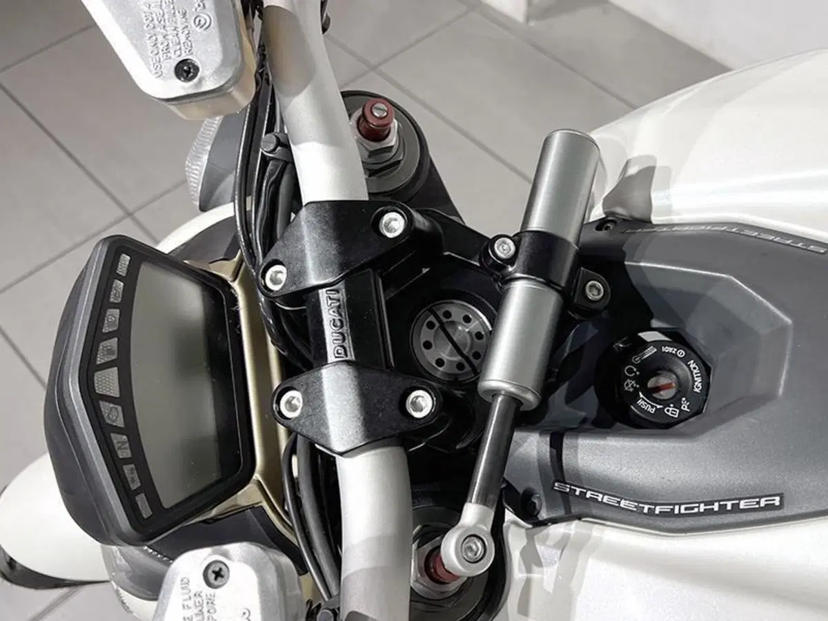 Ducati Streetfighter (2009 - 12) (5)