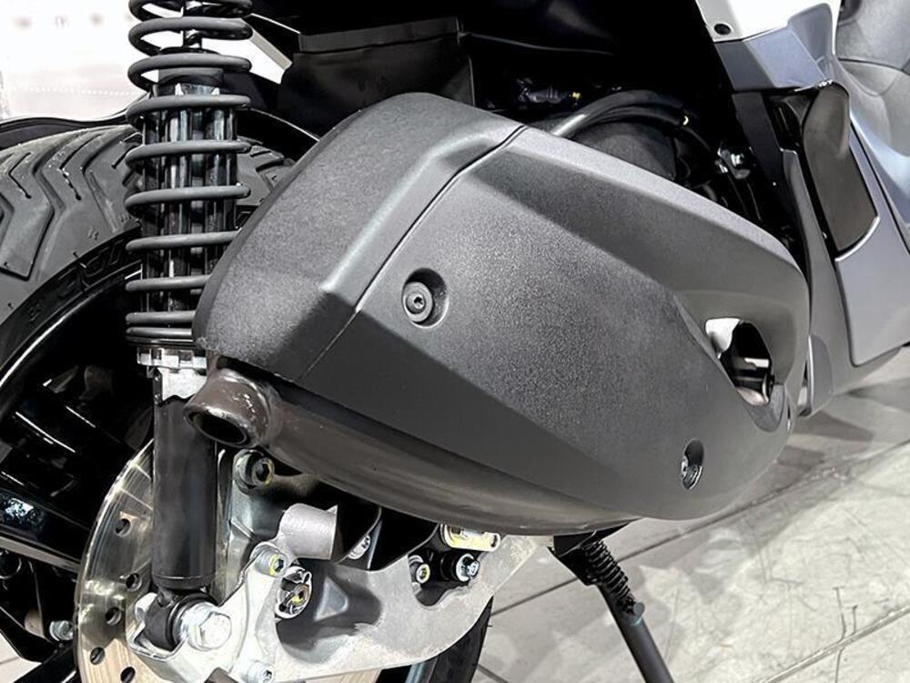 Piaggio MP3 LT 300 (3)