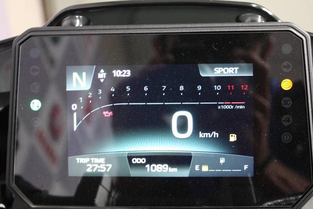 Yamaha MT-09 Y-AMT (2024 - 25) (2)