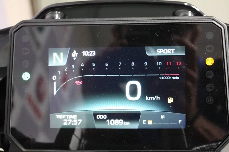 Yamaha MT-09 Y-AMT (2024 - 26) (2)