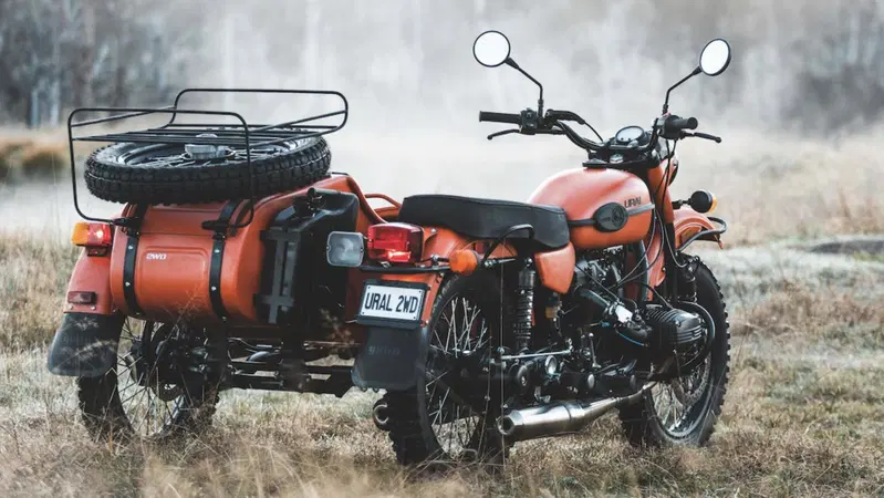Putin regala una Ural a un motociclista dell'Alaska: quando diplomazia e marketing vanno a braccetto