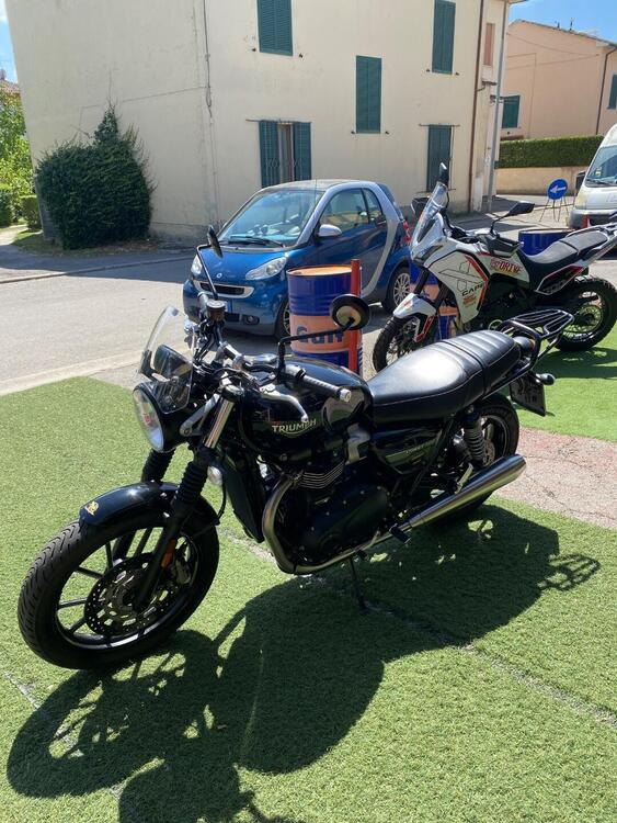 Triumph Street Twin 900 (2021 - 22) (3)