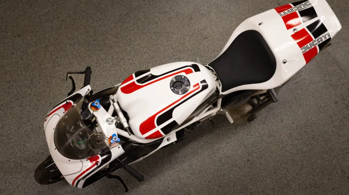 Ducati 748: se gareggiasse oggi sarebbe così. Da perdere la testa [VIDEO E GALLERY] (2)