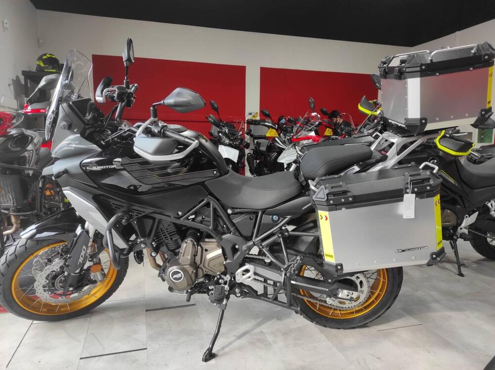 QJ Motor SRT 700 SX (2025)