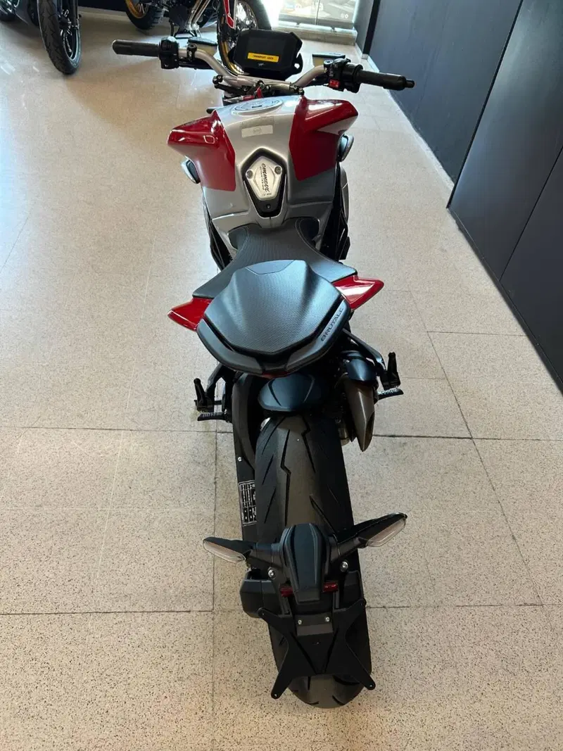 MV Agusta Brutale 801 RR Ottantesimo (2025 - 26) (5)