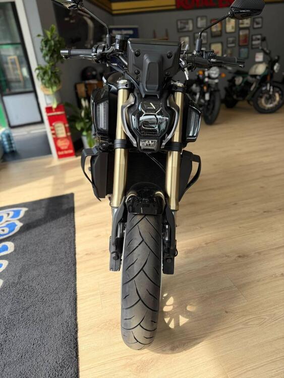 QJ Motor SRK 900 (2025) (4)