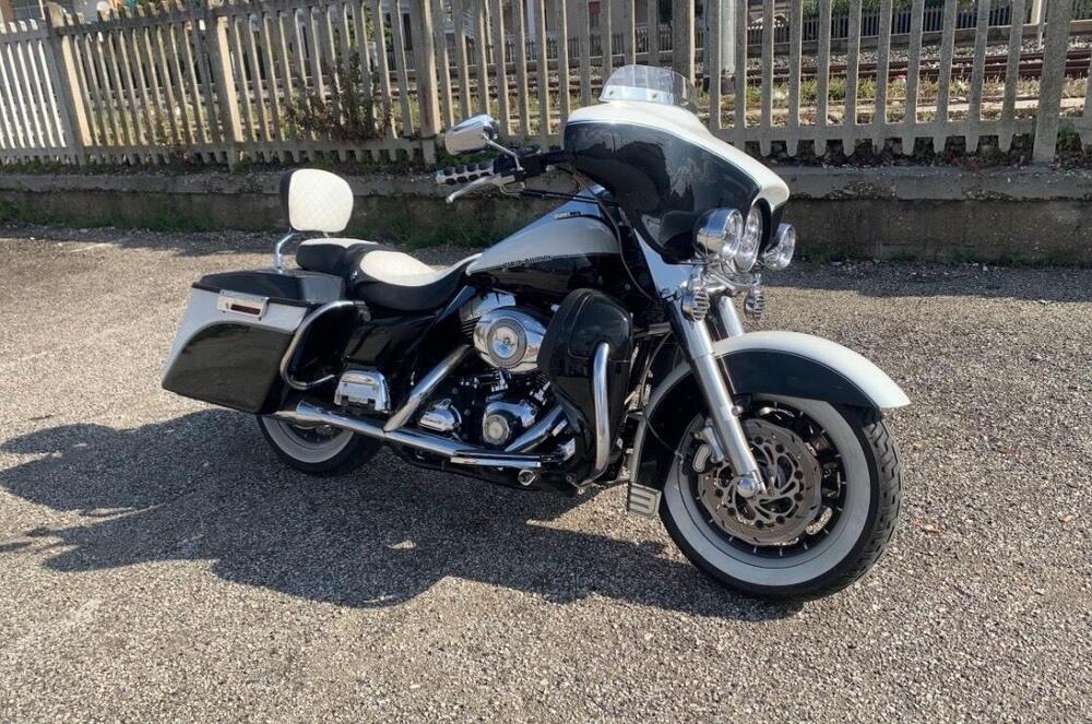 Harley-Davidson 1584 Electra Glide Ultra Classic (2007) - FLHTCU (3)