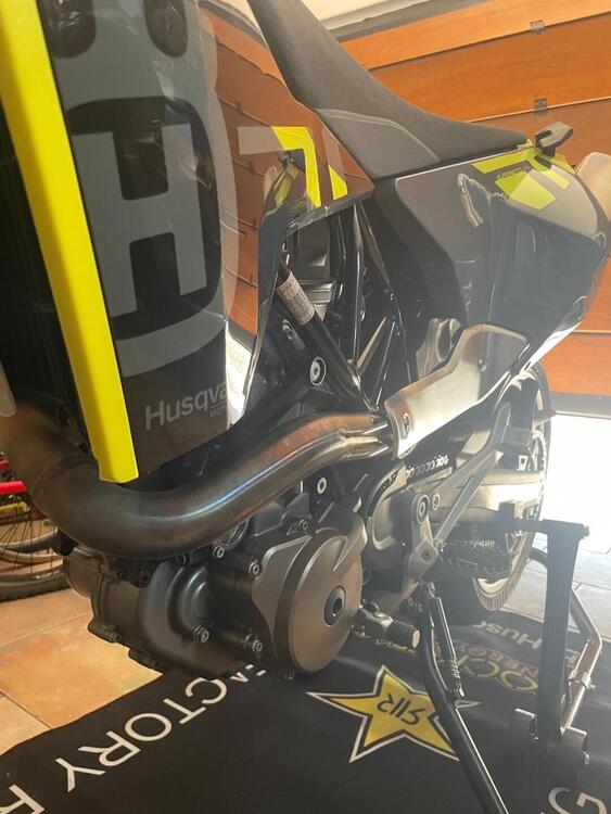 Husqvarna 701 Supermoto (2023 - 25) (2)