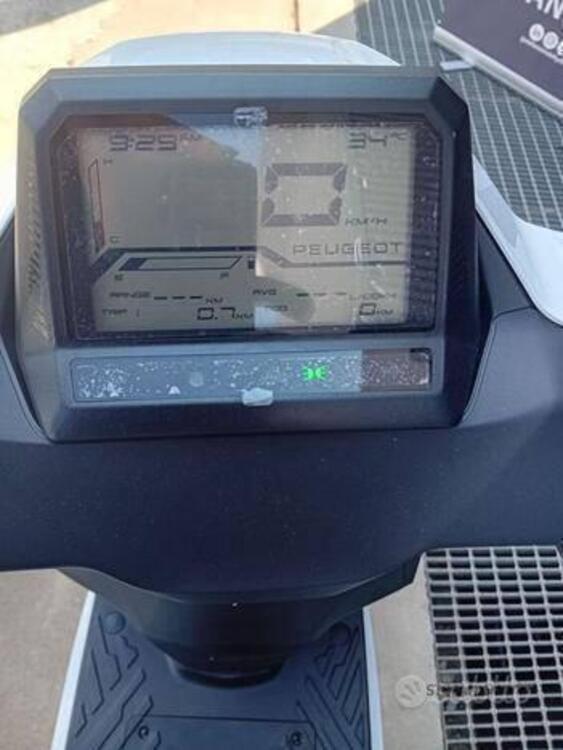 Peugeot Tweet 125 FL Allure (2023 - 25) (4)