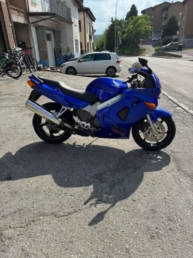 Honda VFR 800 (1998 - 01) (3)