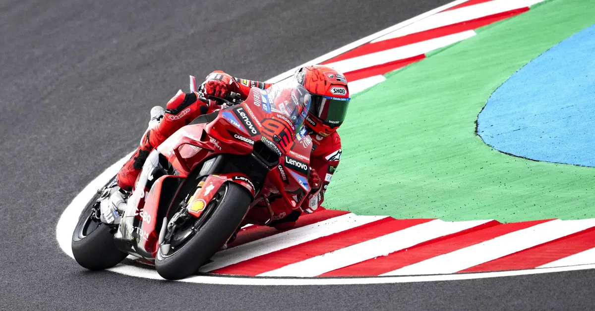 MotoGP 2025. GP di Ungheria. Pole di Marc Marquez circondato da piloti italiani, ma non c'&egrave; Pecco Bagnaia (15&deg;) [RISULTATI]
