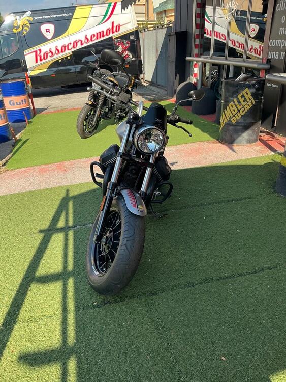 Moto Guzzi V9 Bobber (2016 - 18) (3)