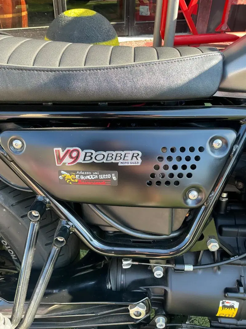 Moto Guzzi V9 Bobber (2016 - 18) (9)