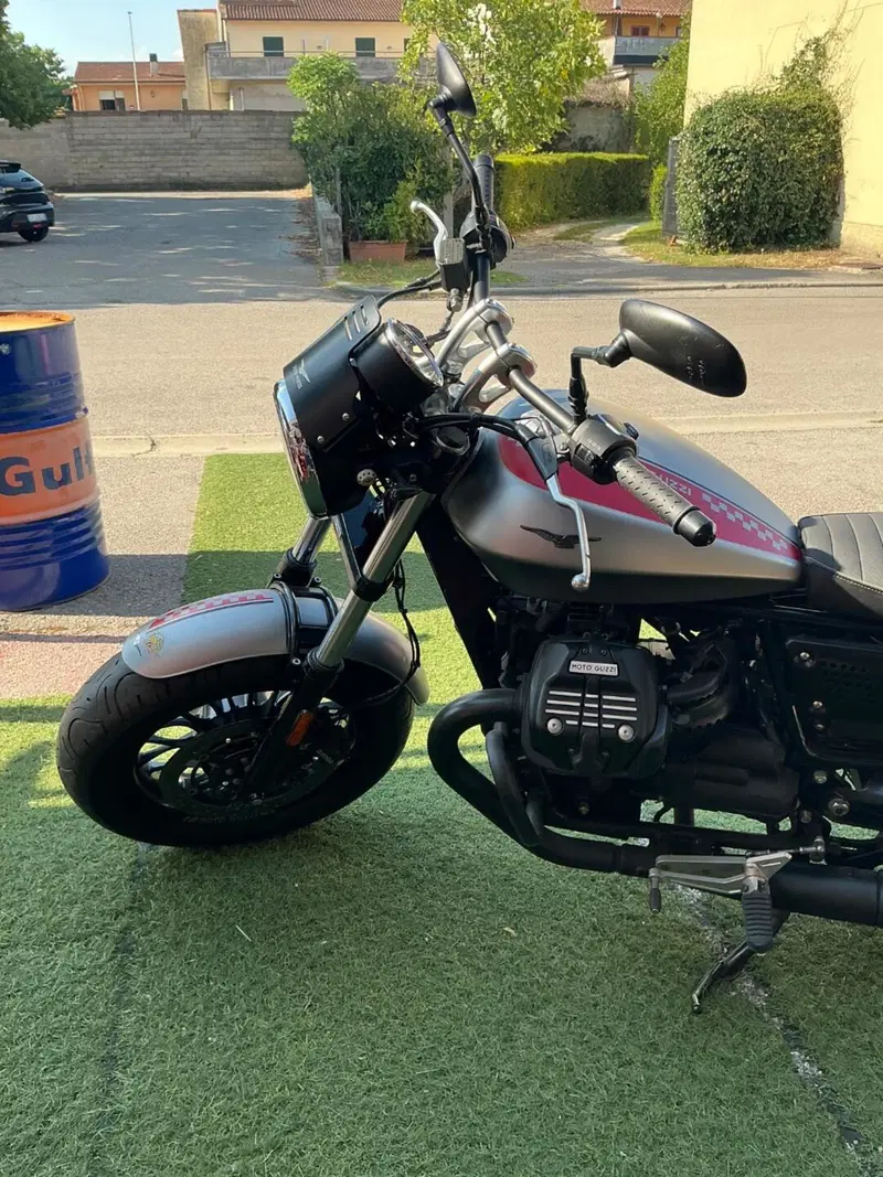 Moto Guzzi V9 Bobber (2016 - 18) (12)