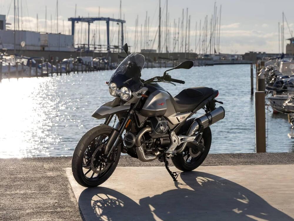 Moto Guzzi V85 Strada (2024 - 25) (2)