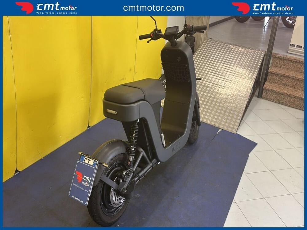 ME ME (2017 - 22) (4)