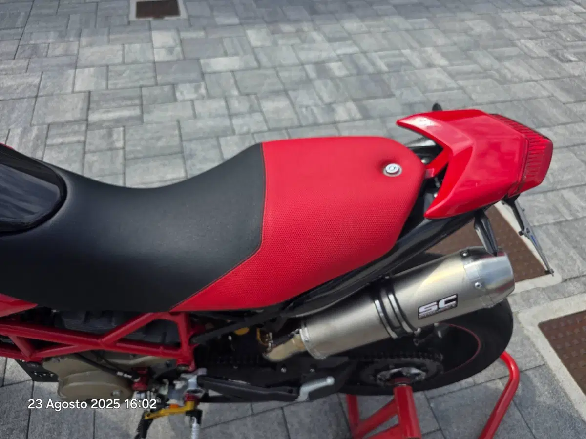 Ducati Hypermotard 1100 S (2007 - 09) (13)
