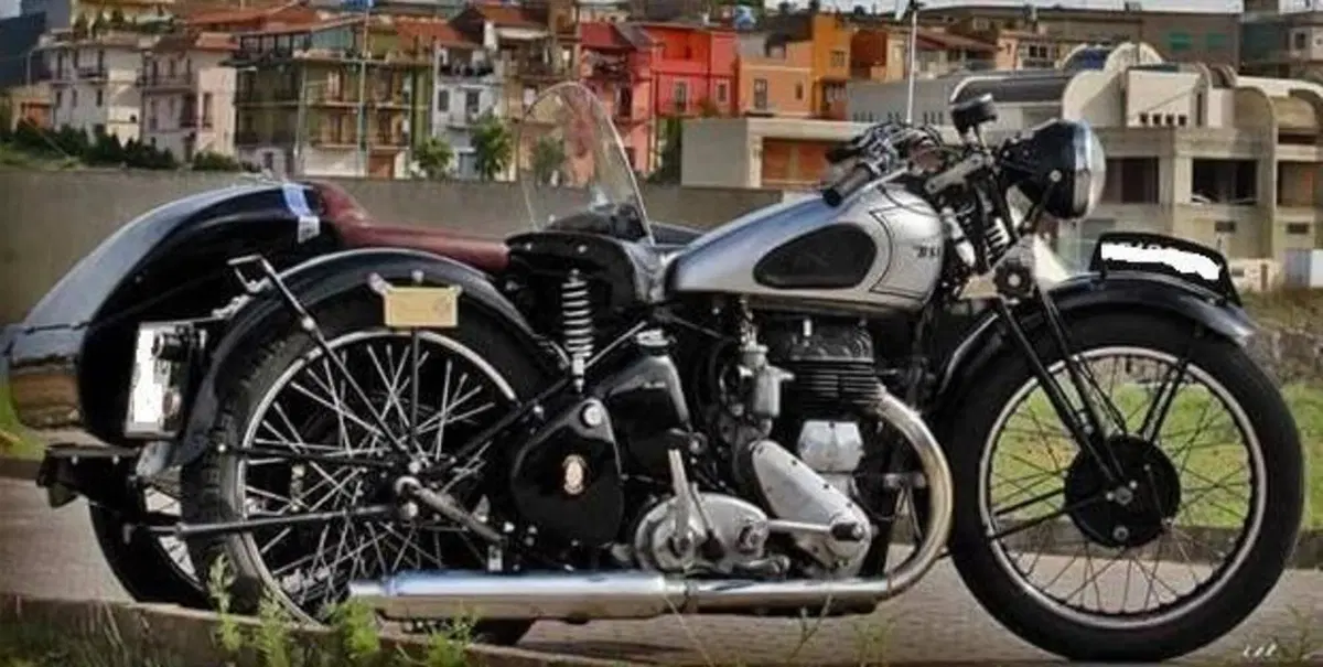 Bsa M20 500 del 1939 con sidecar Swallow (4)