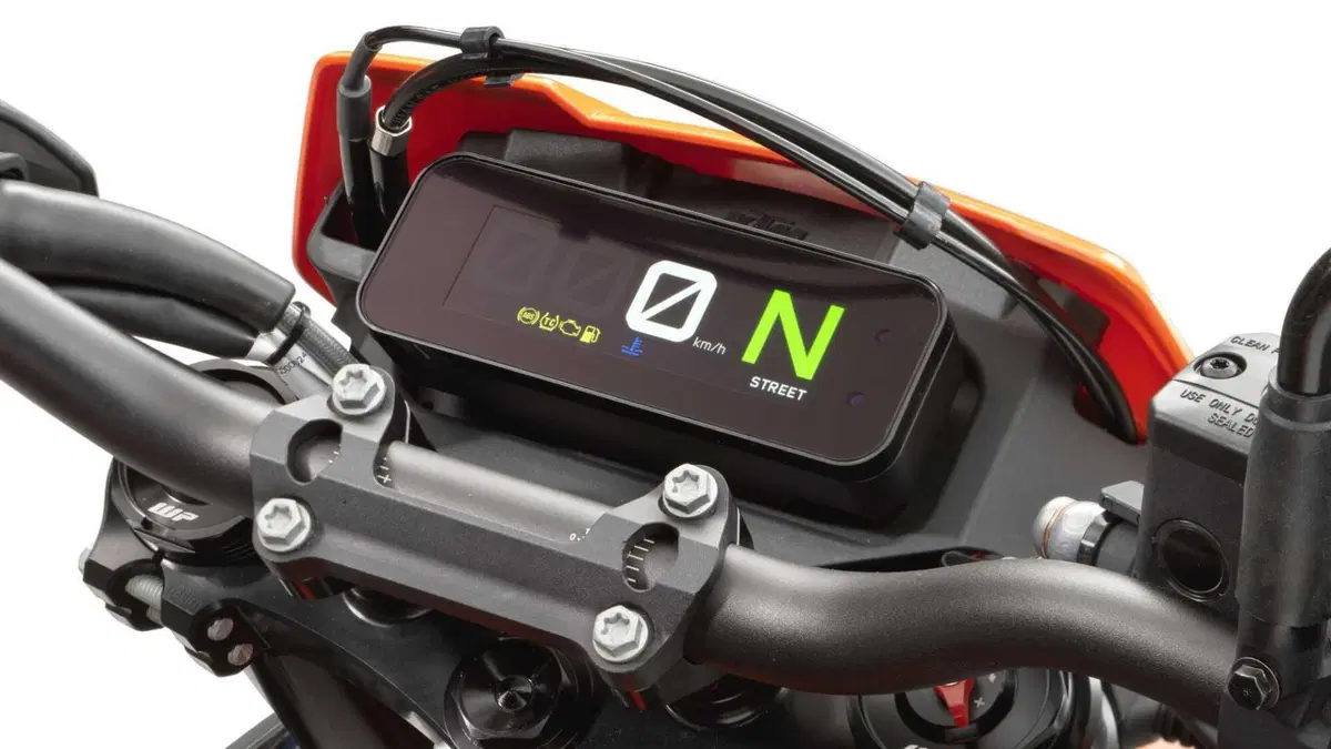 KTM 690 SMC R 690 SMC R (2026) (6)