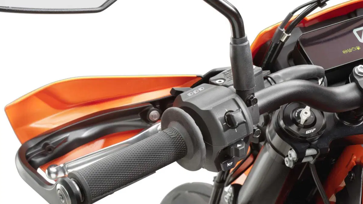 KTM 690 SMC R 690 SMC R (2026) (7)