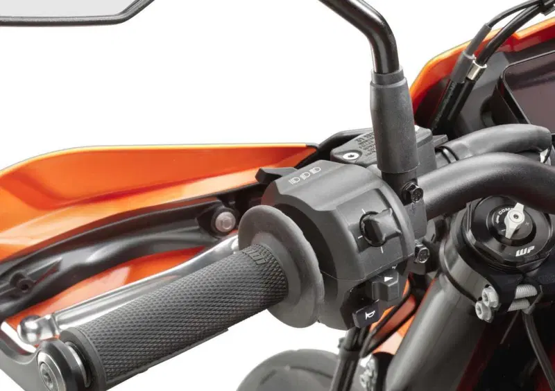 KTM 690 SMC R 690 SMC R (2026) (7)