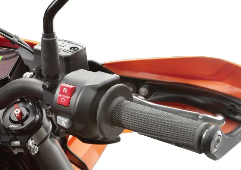 KTM 690 SMC R 690 SMC R (2026) (8)