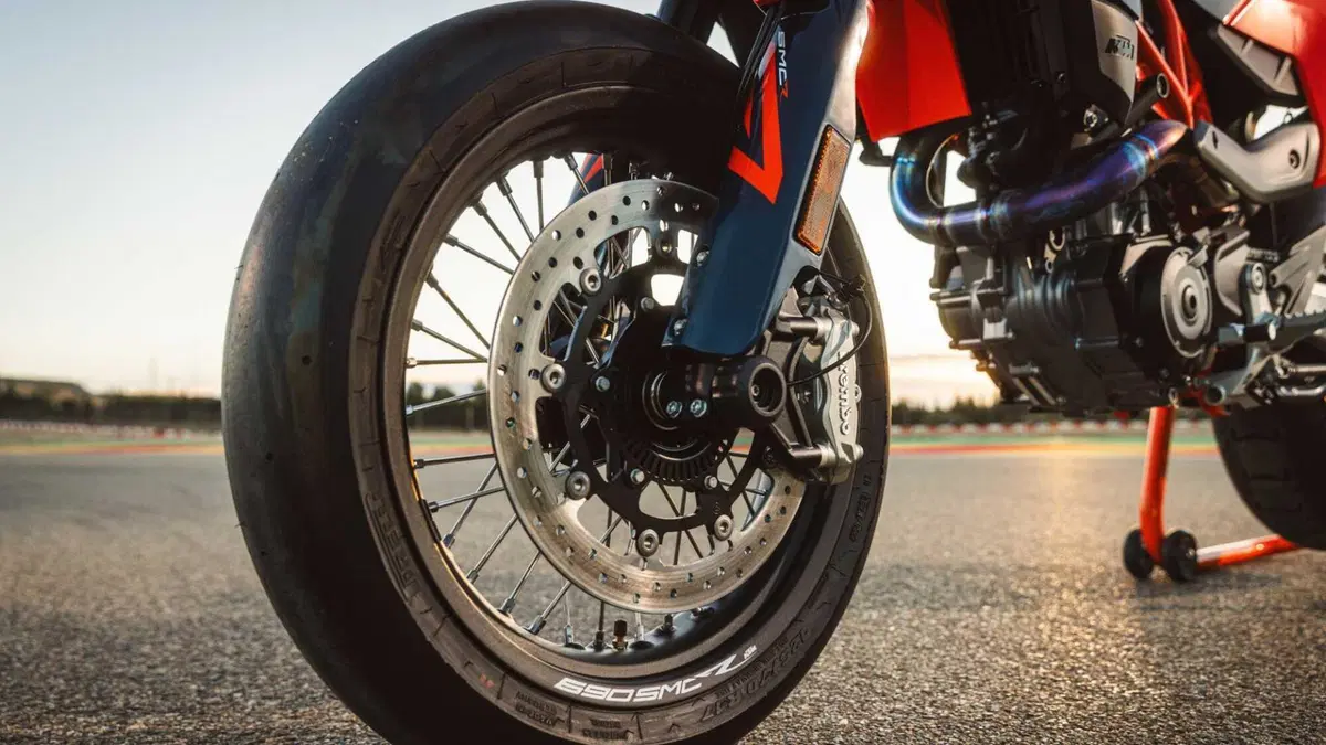 KTM 690 SMC R 690 SMC R (2026) (9)