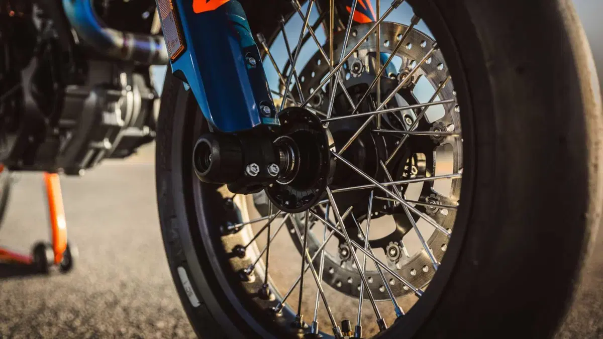 KTM 690 SMC R 690 SMC R (2026) (10)