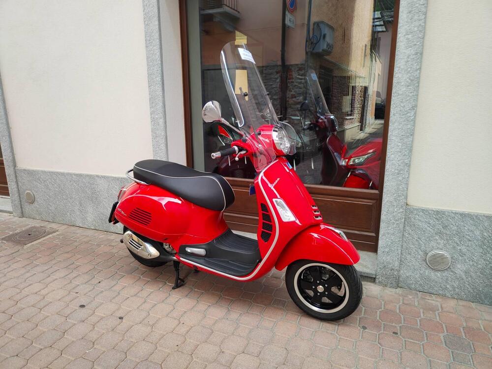 Vespa GTS 300 Super Hpe (2018 - 19) (2)