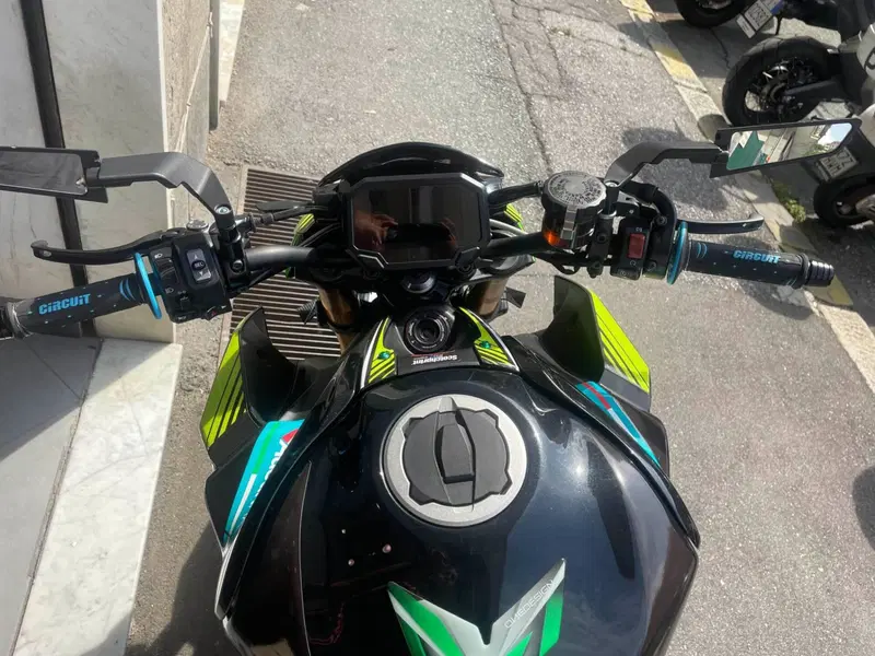 Kawasaki Z 900 SE (2022 - 24) (14)