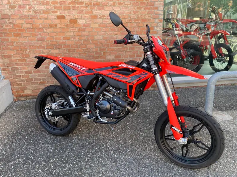 Betamotor RR 125 4T Motard T (2025 - 26) (2)