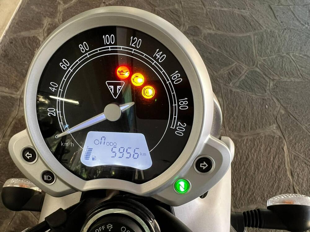 Triumph Street Twin 900 (2016) (4)